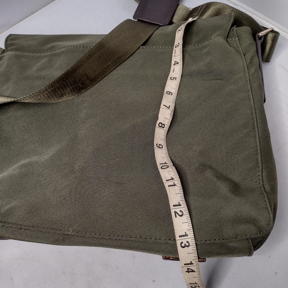 Banana Republic Olive Nylon Messenger Bag Crossbody Laptop Nylon Leather A19
